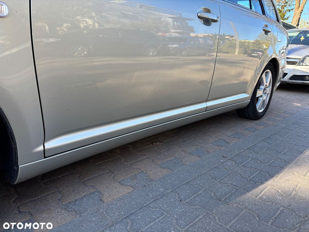 Toyota Avensis 1.8 VVT-i Combi - 25