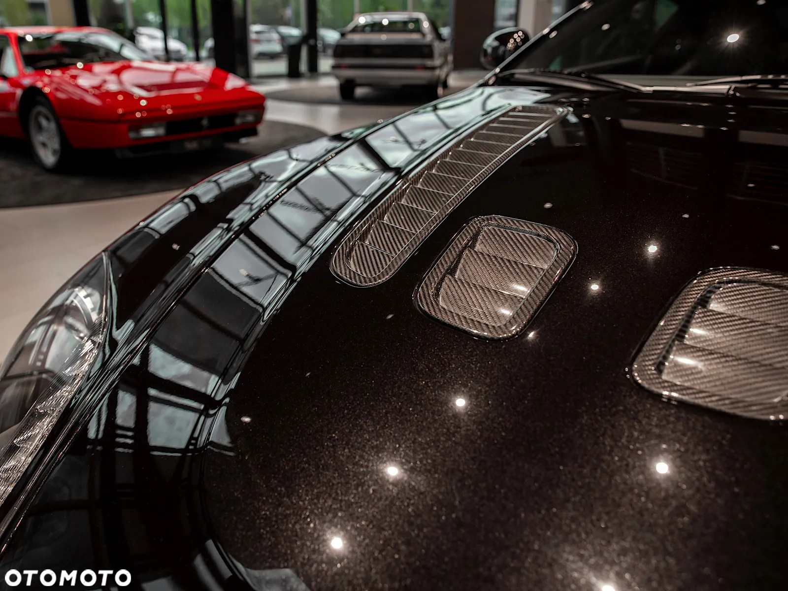 Aston Martin V12 Vantage - 11