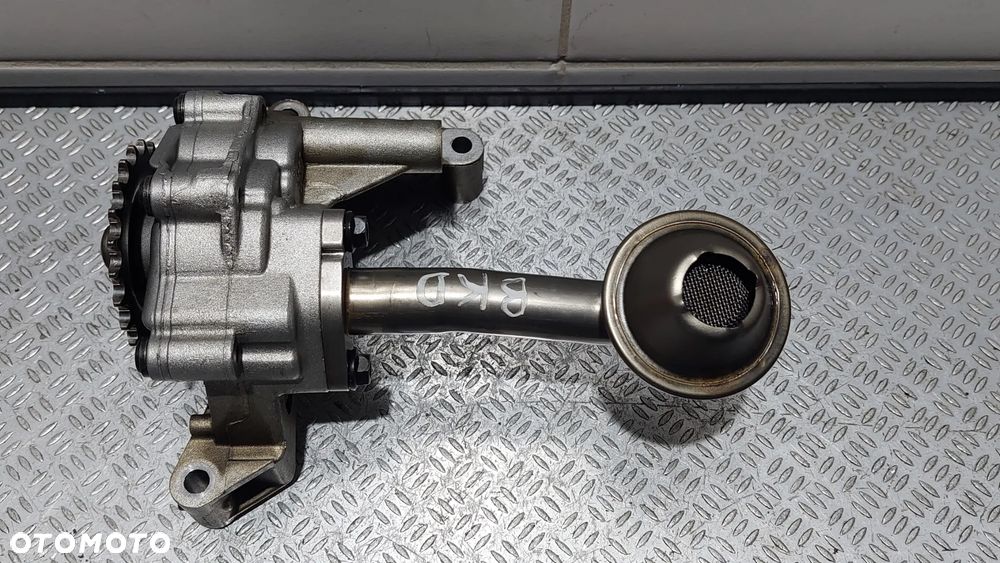 POMPA OLEJU SMOK SEAT LEON 2,0 TDI KOD BKD R2007 NR 038115121A - 2