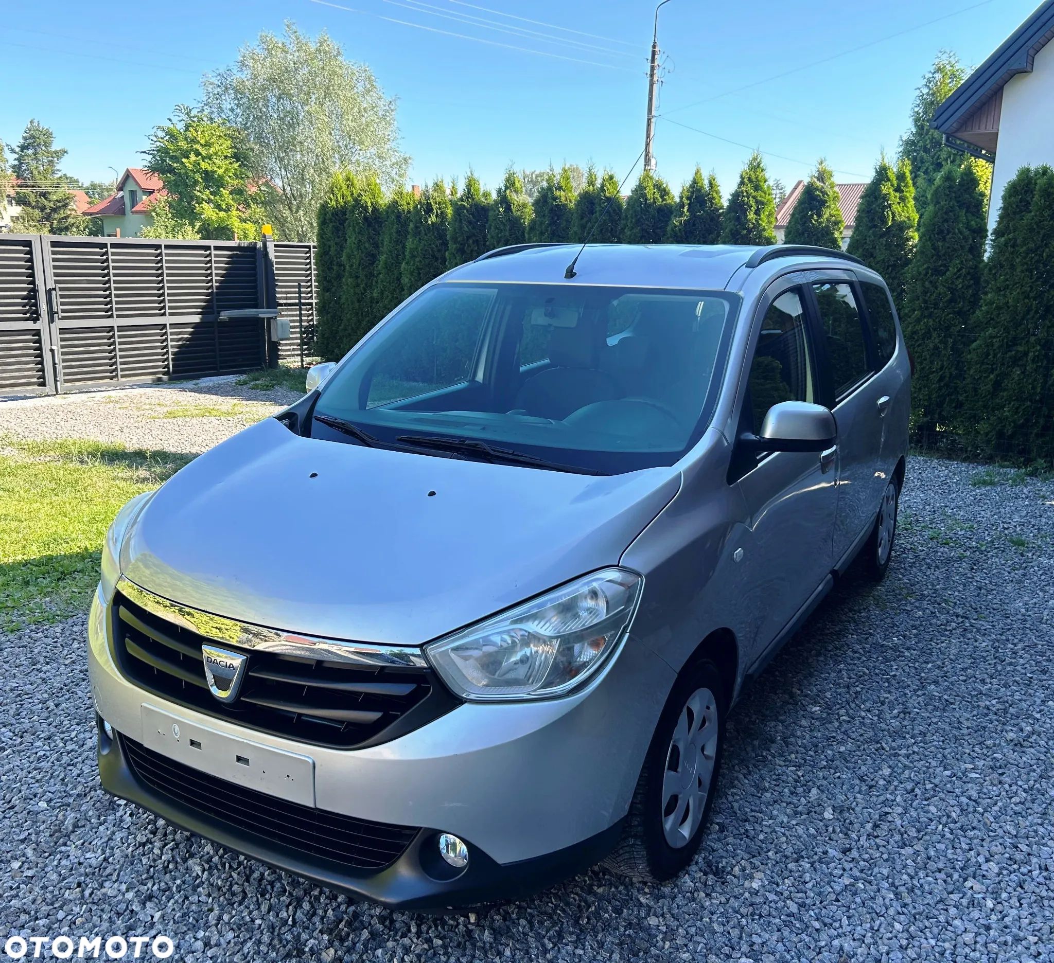 Dacia Lodgy dCi 90 Essential - 1