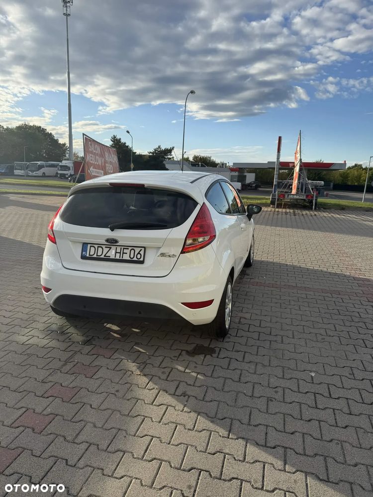 Ford Fiesta 2010 photo 4