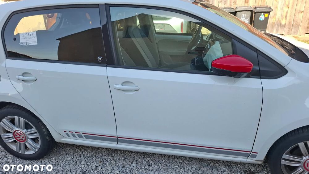 Volkswagen up! 1.0 beats - 4