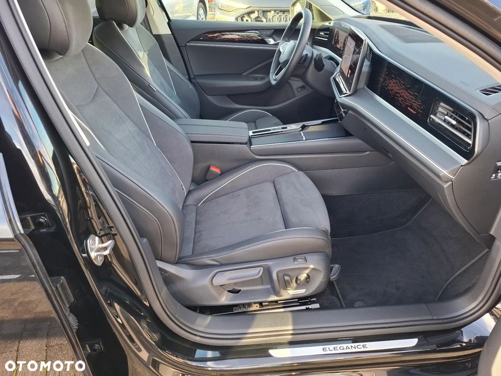 Volkswagen Passat Variant 2.0 TDI SCR DSG Elegance - 12