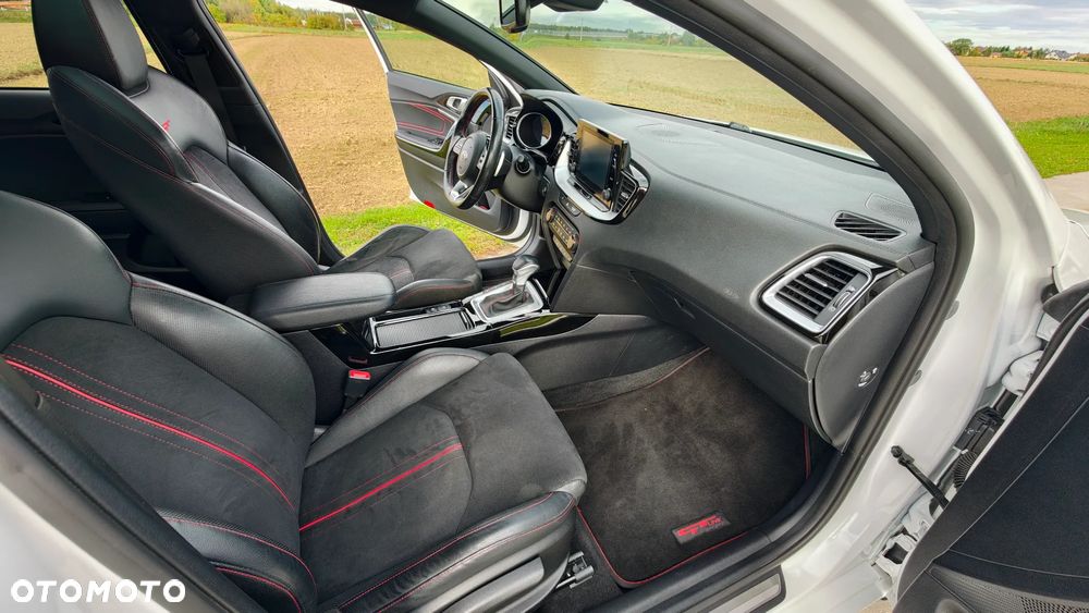 Kia ProCeed 1.6 T-GDI GT DCT - 14