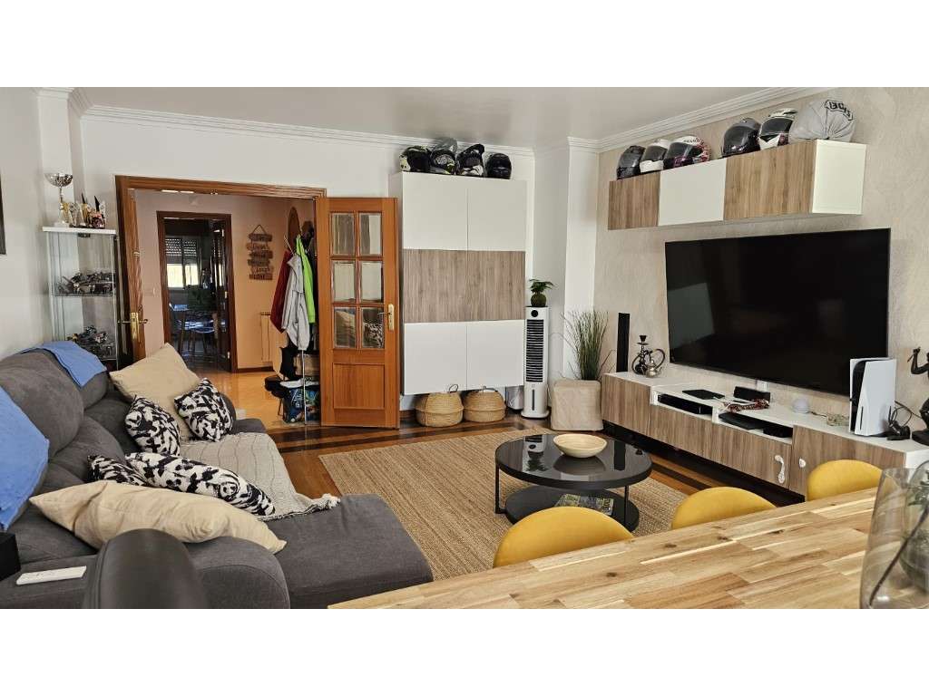 Apartamento T3 com Parqueamento em Camarate - Excelente Oportunidade - Grande imagem: 4/23