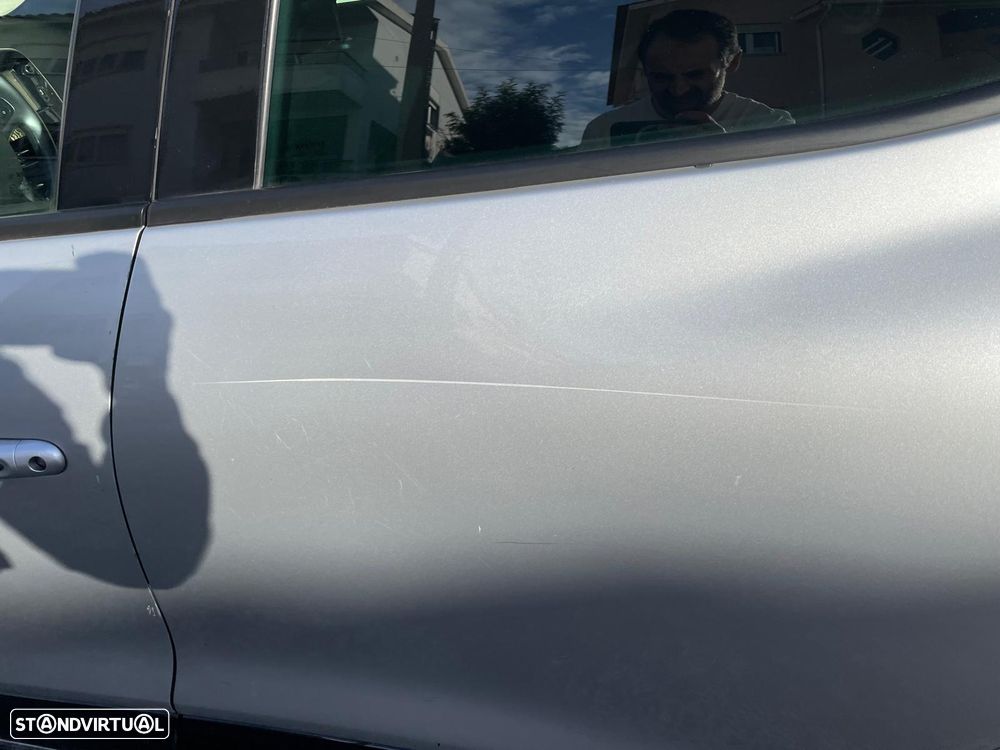 Renault Clio 1.2 16V 75 Collection - 10