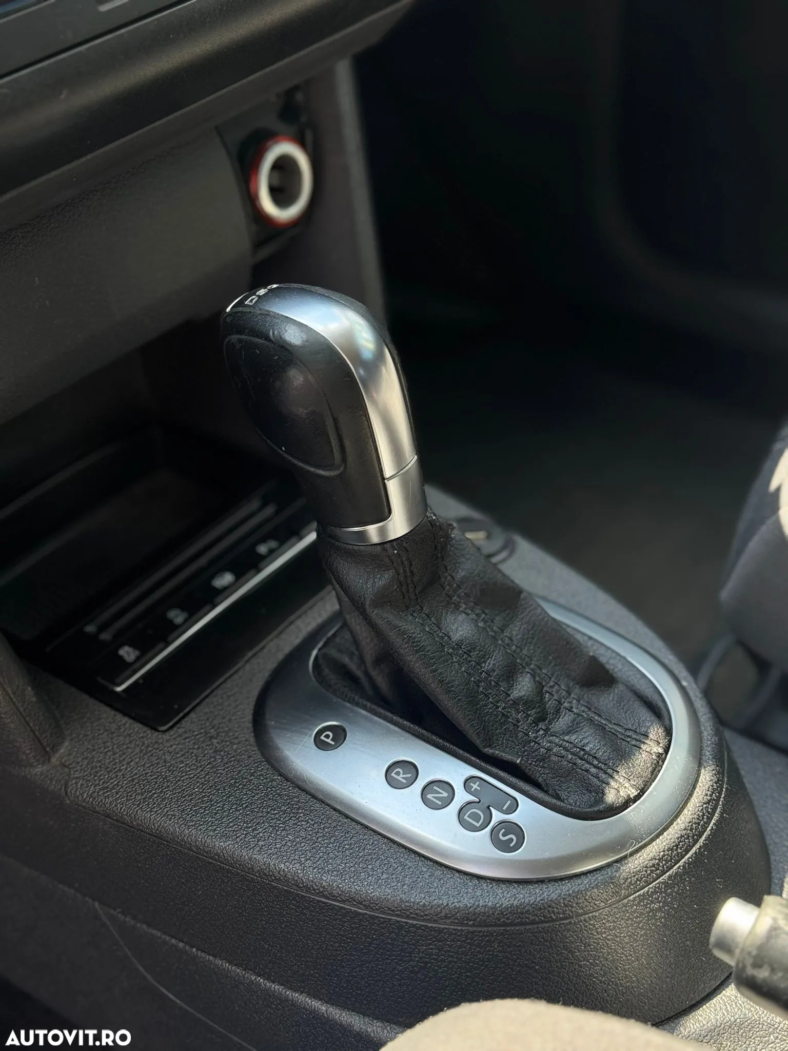 Volkswagen Touran 2.0 TDI DSG Comfortline - 32