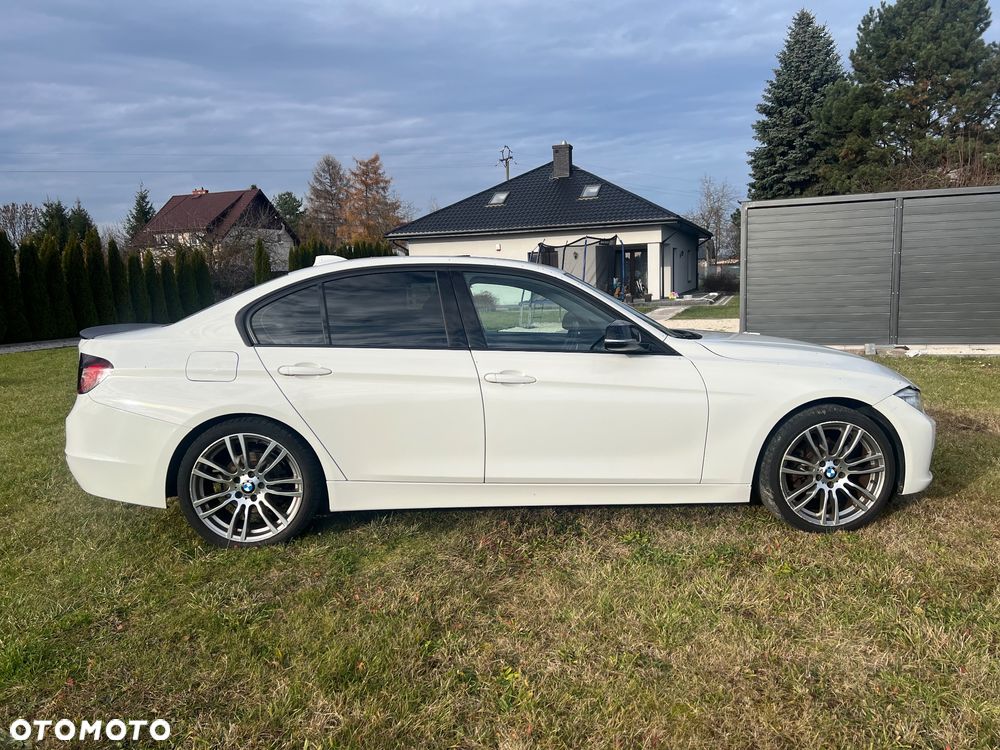BMW Seria 3 320i Sport Line - 16
