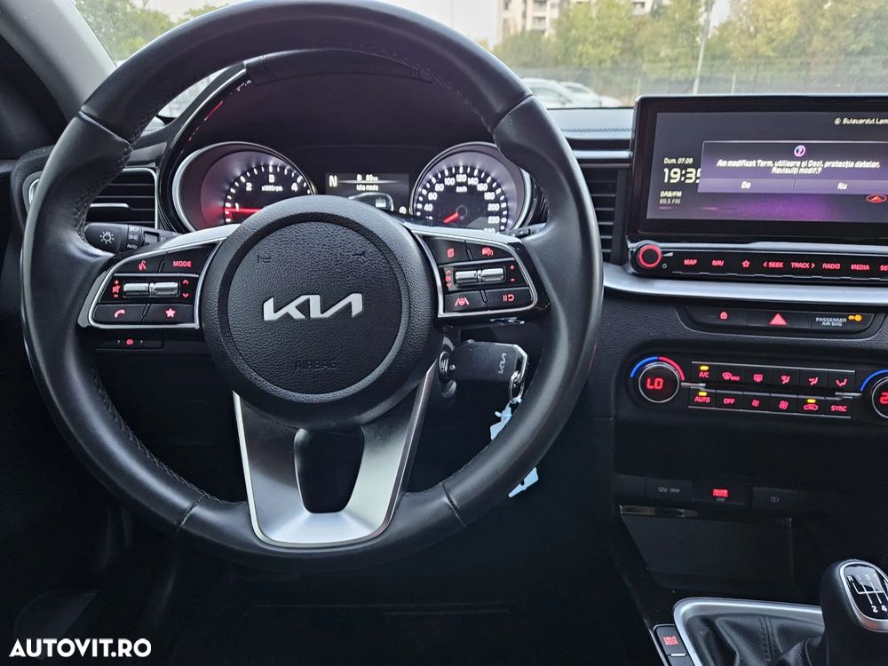 Kia Ceed 1.6 CRDi (48V Mild-Hybrid) Platinum - 1