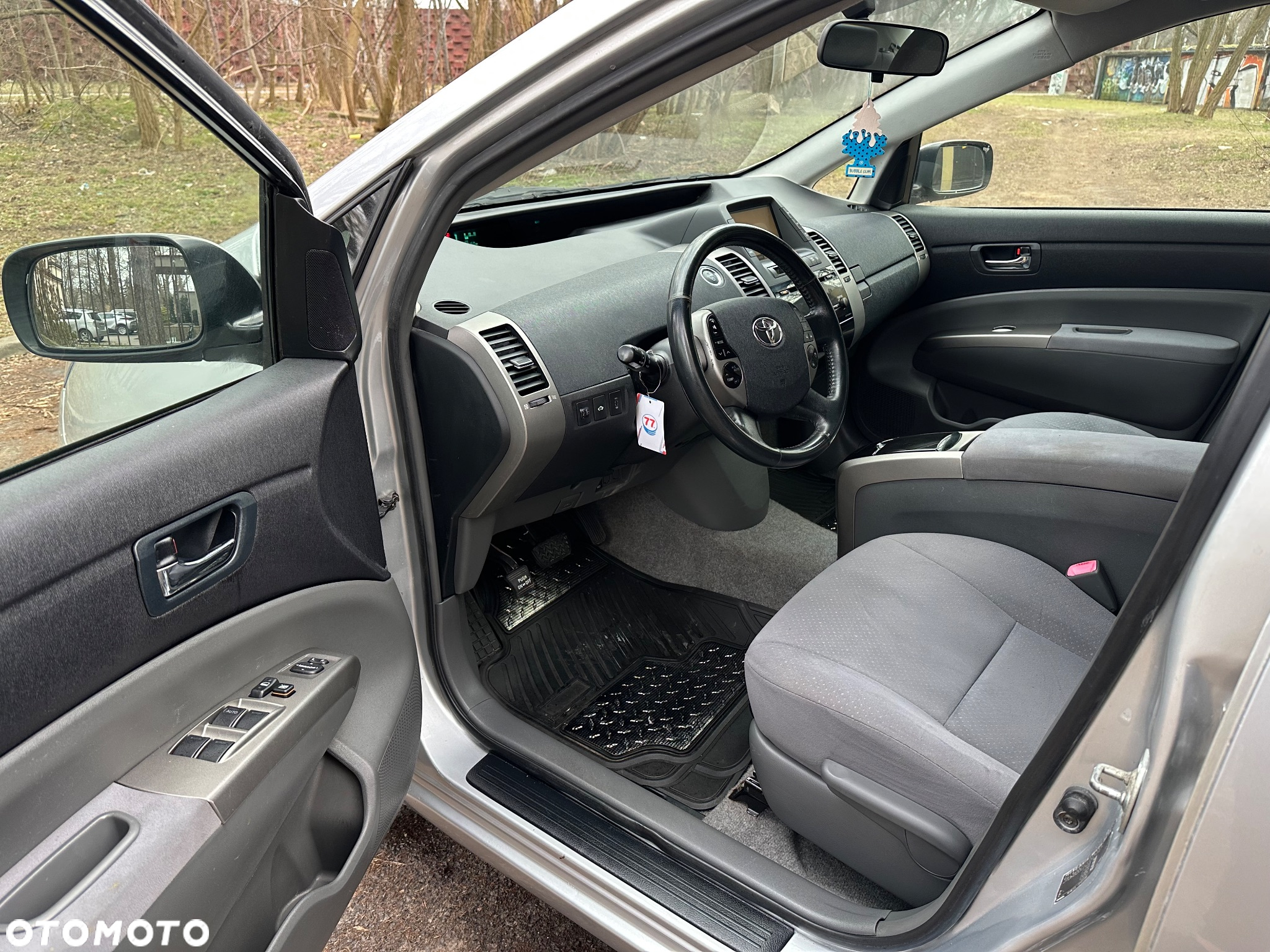 Toyota Prius (Hybrid) - 14