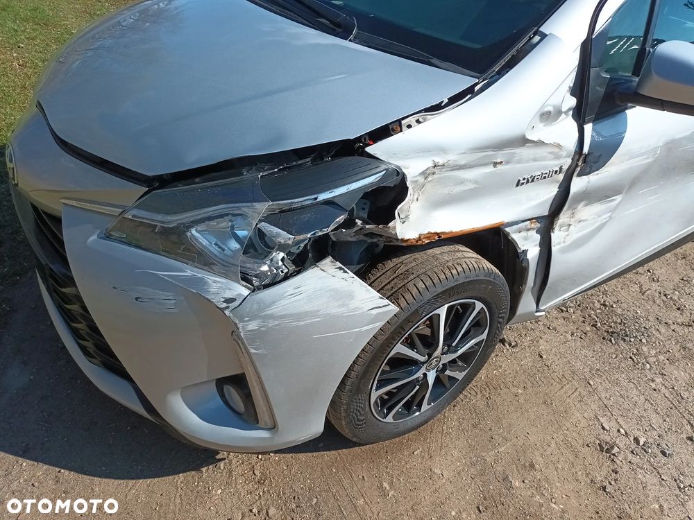 Toyota Yaris Hybrid 100 Active - 9