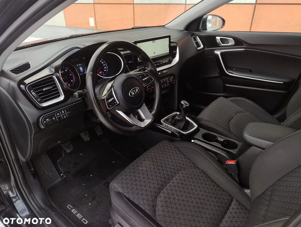 Kia Ceed 1.6 CRDi mHEV L Business Line - 8