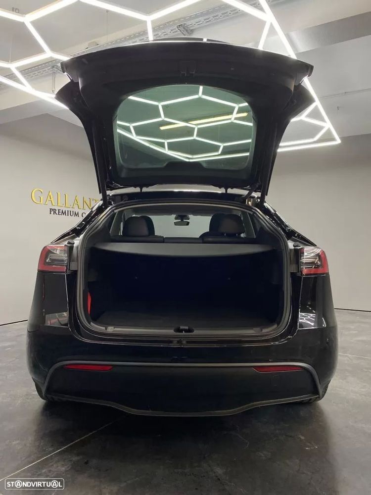 Tesla Model Y Long Range RWD - 17