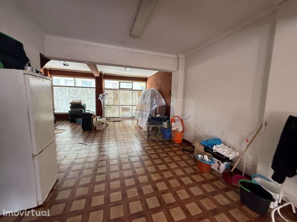 Loja 360º com 300m² - Elias Garcia, Amadora | Grande Visibilidade C... - Grande imagem: 2/12