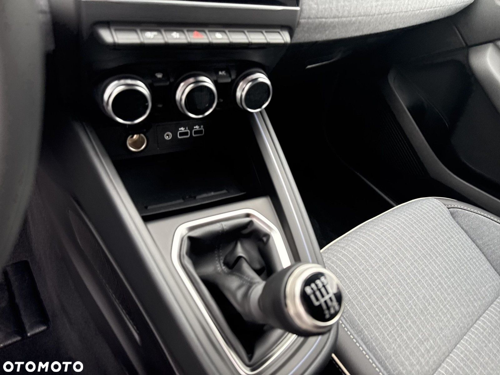 Renault Clio - 28