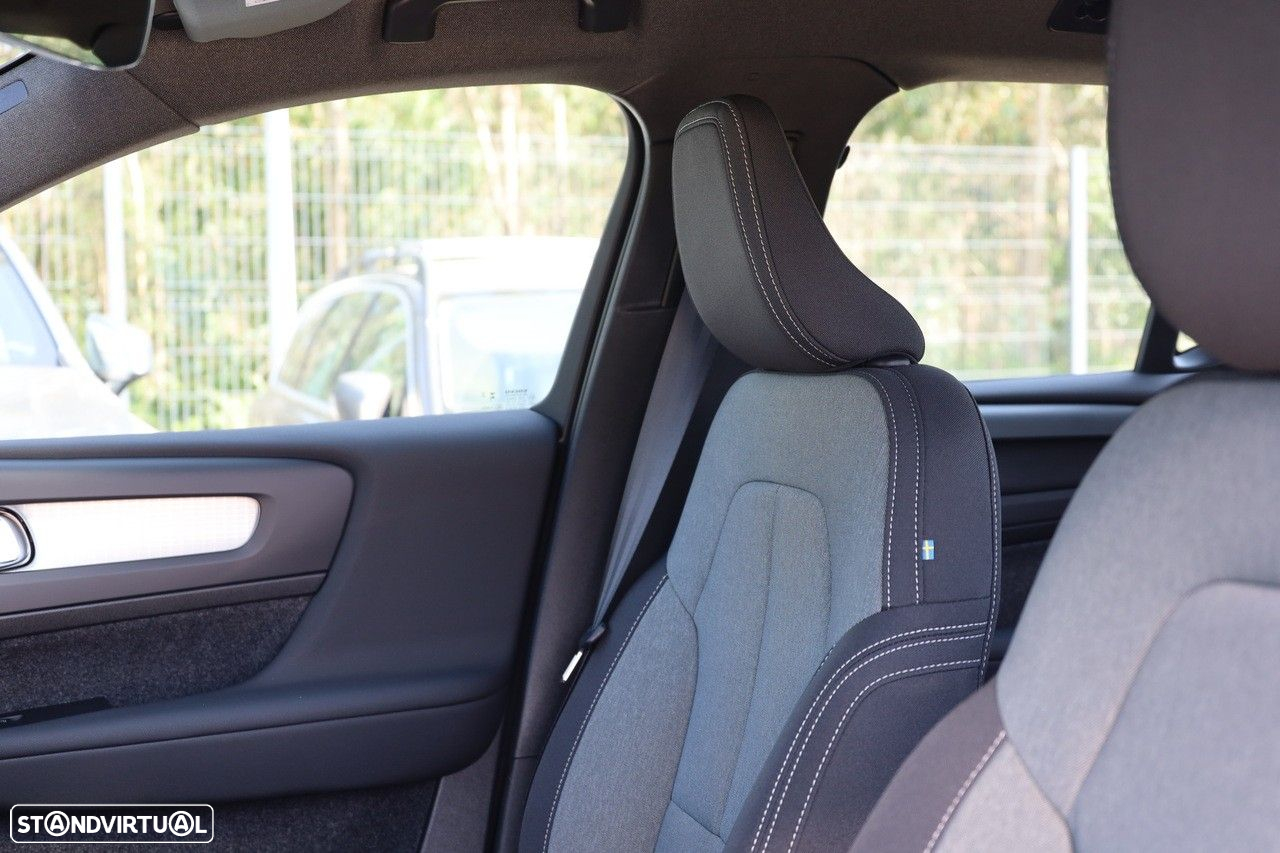 Volvo XC 40 2.0 B3 Plus Dark - 12