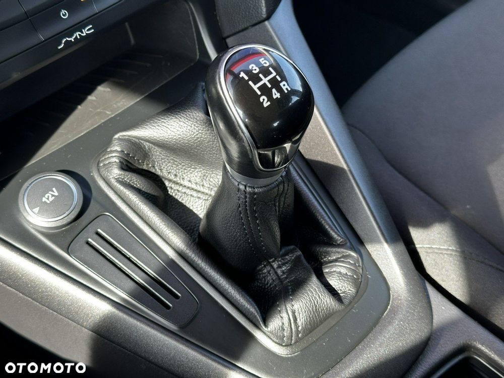 Ford Focus 1.6 Ambiente - 21