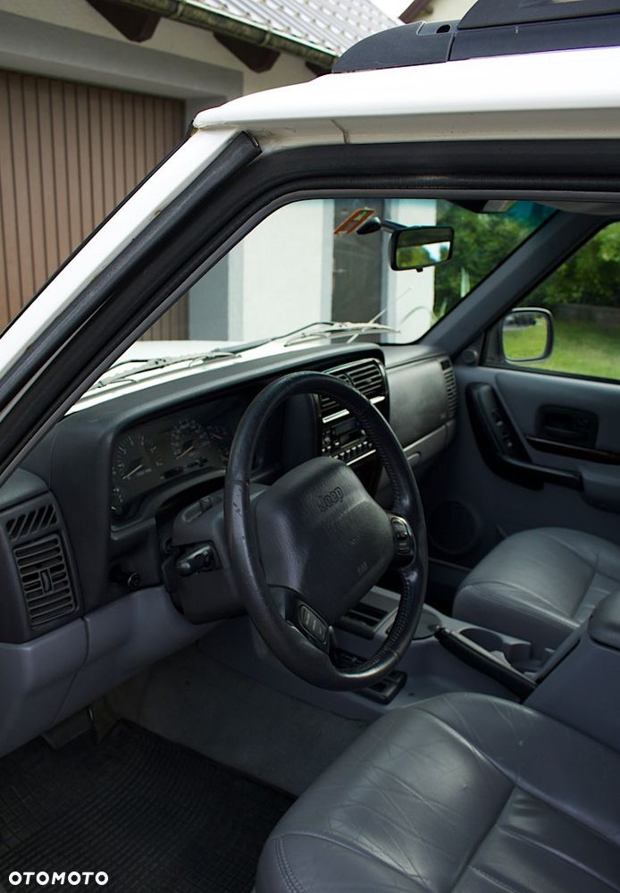 Jeep Cherokee 4.0 Limited - 9