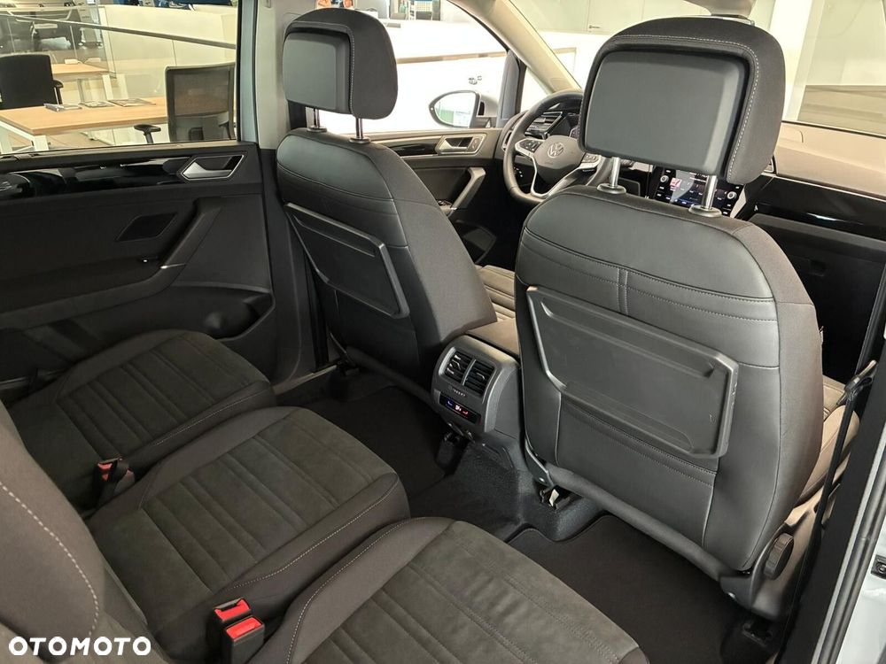Volkswagen Touran - 27