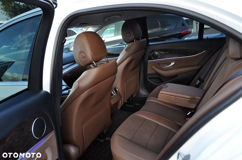 Mercedes-Benz Klasa E 200 d 9G-TRONIC - 31