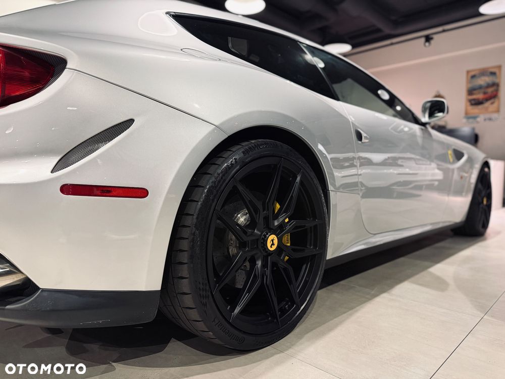 Ferrari FF - 6