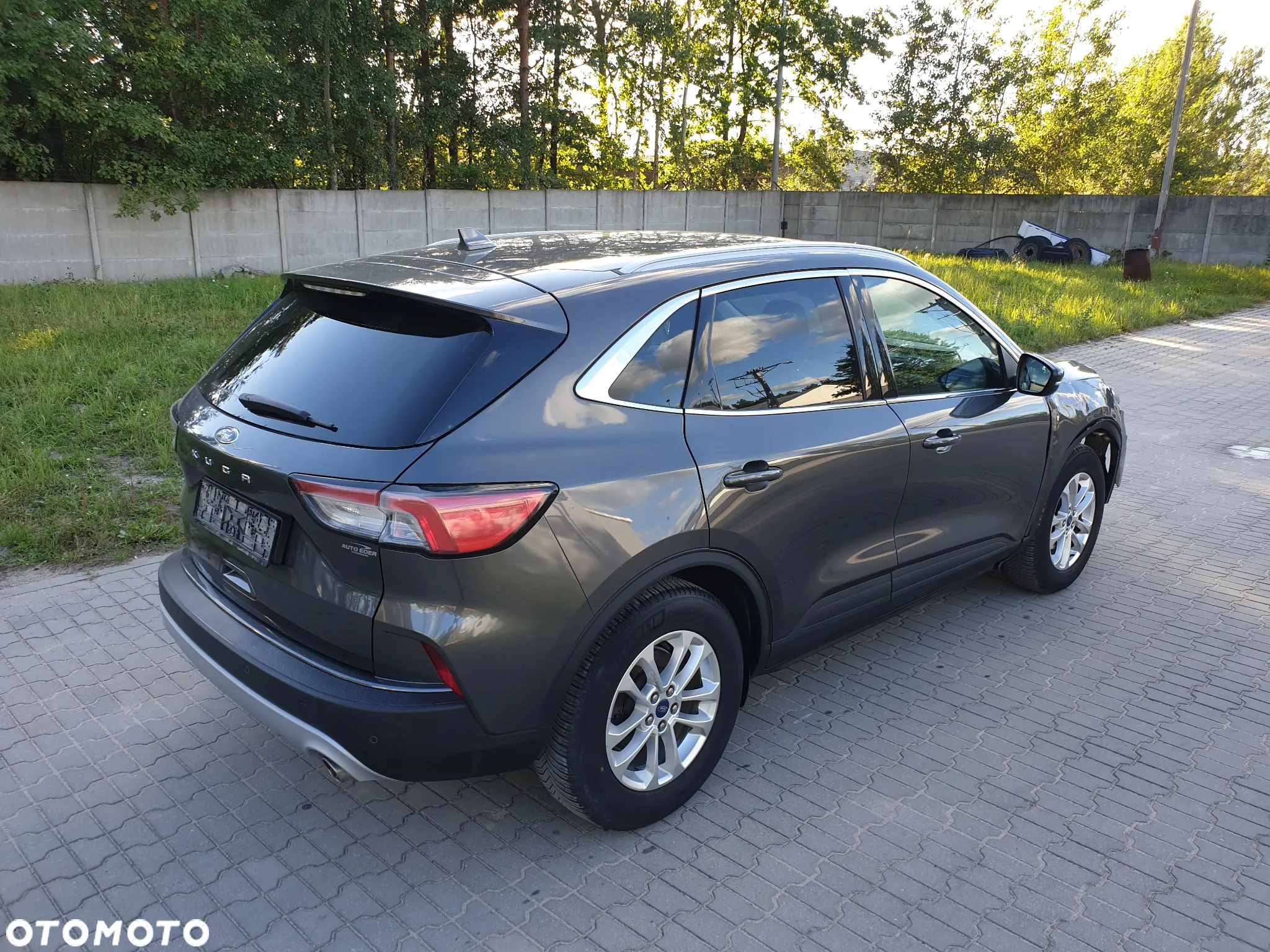 Ford Kuga 1.5 EcoBoost TITANIUM - 3