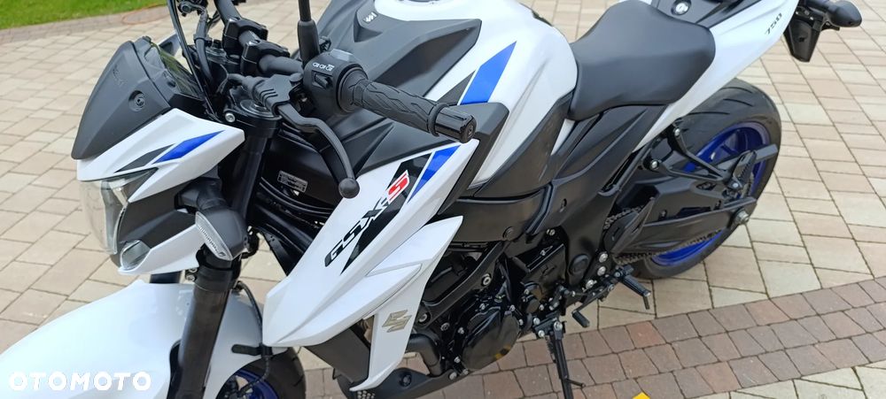 Suzuki GSX - 15