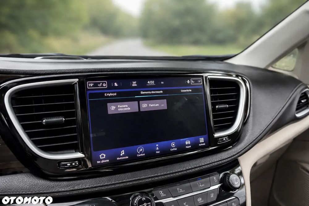 Chrysler Pacifica - 13