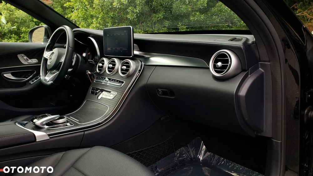 Mercedes-Benz Klasa C 300 7G-TRONIC AMG Line - 22