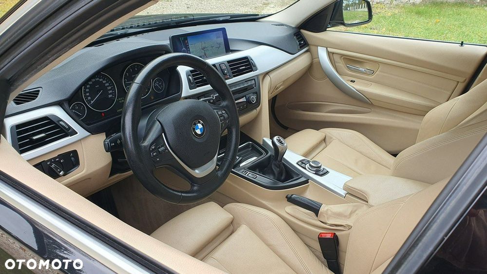 BMW Seria 3 320i - 12