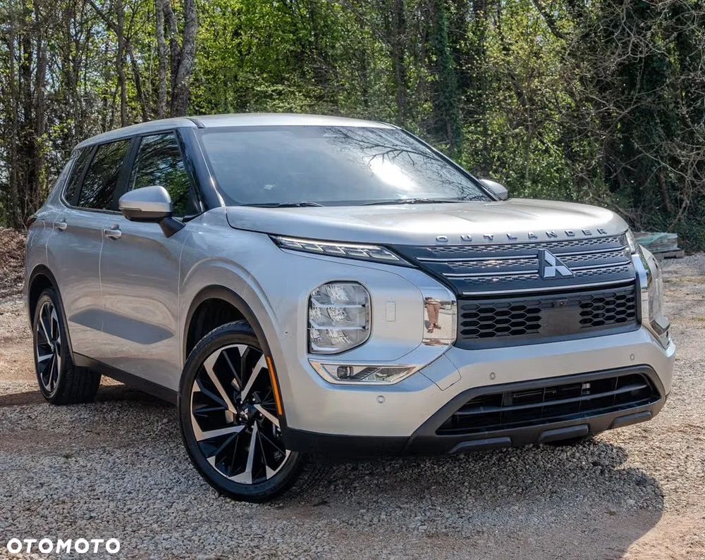 Mitsubishi Outlander - 1