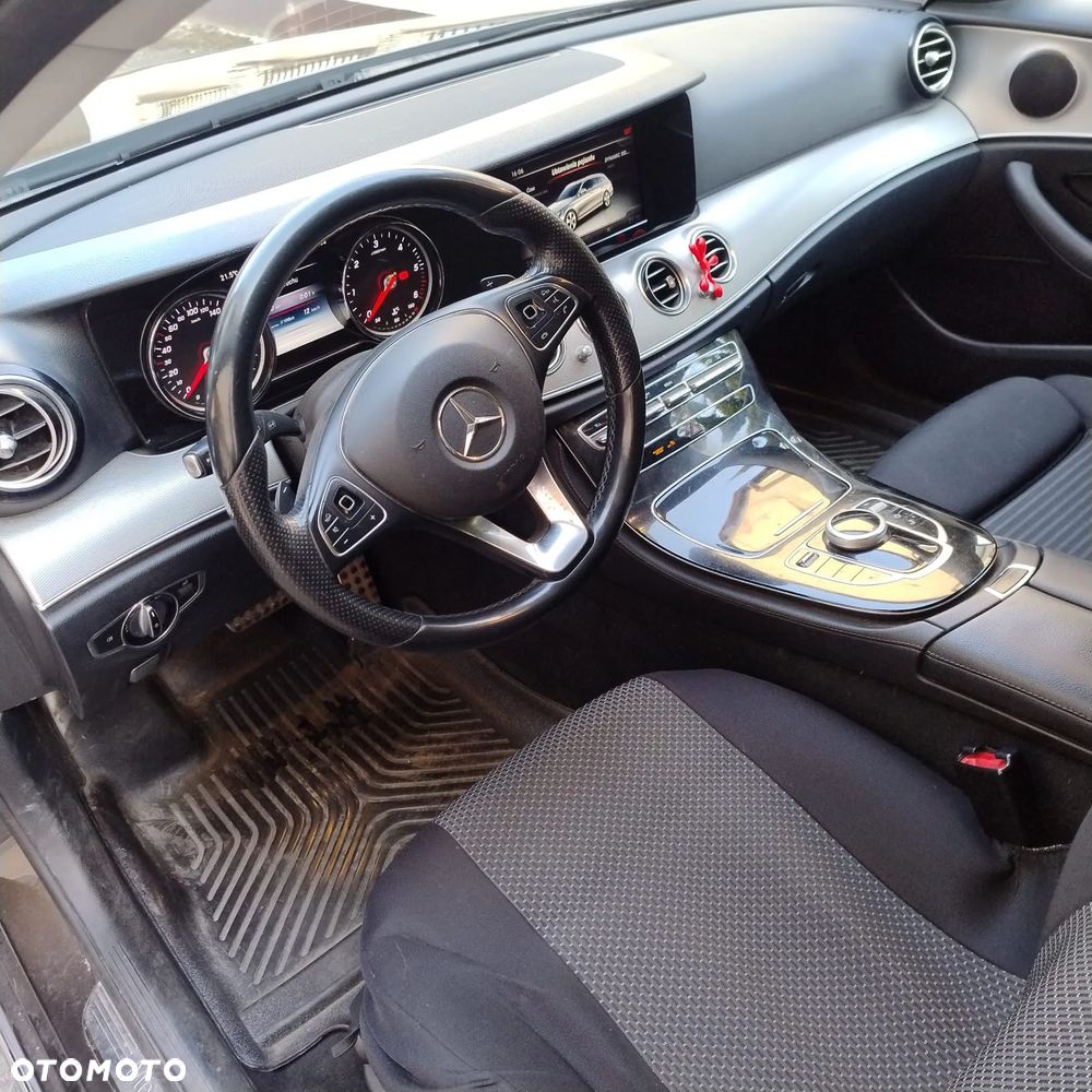 Mercedes-Benz Klasa E ver-200-d-9g--tronic-avantgarde - 7