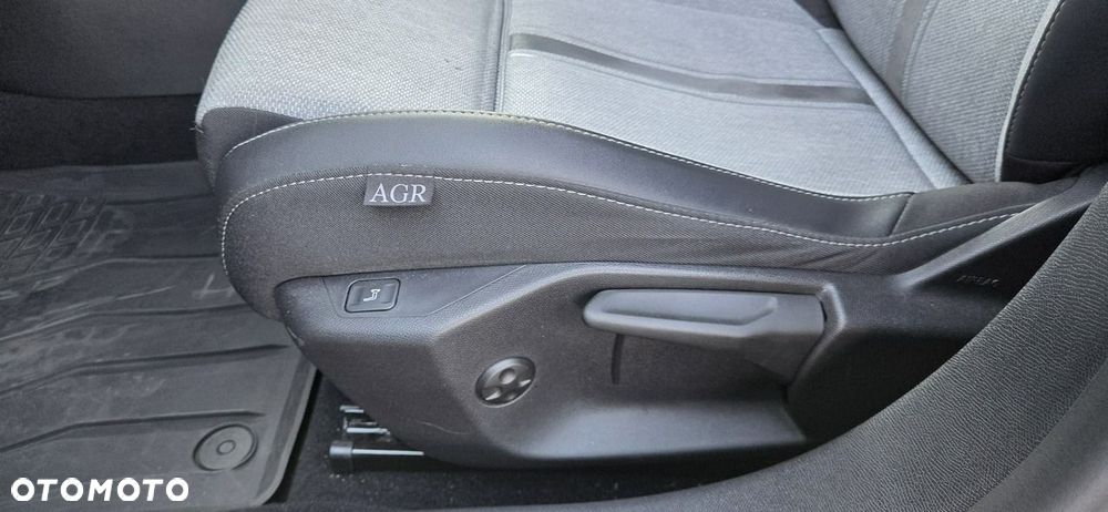 Opel Astra 1.2 T Elegance S&S - 23