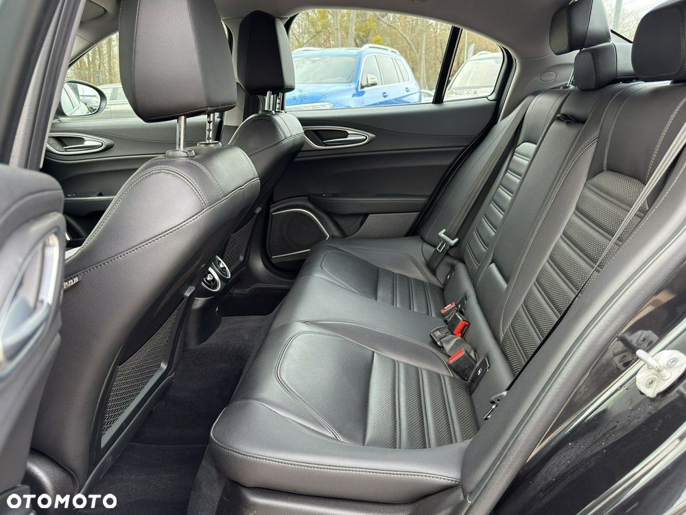 Alfa Romeo Giulia - 17