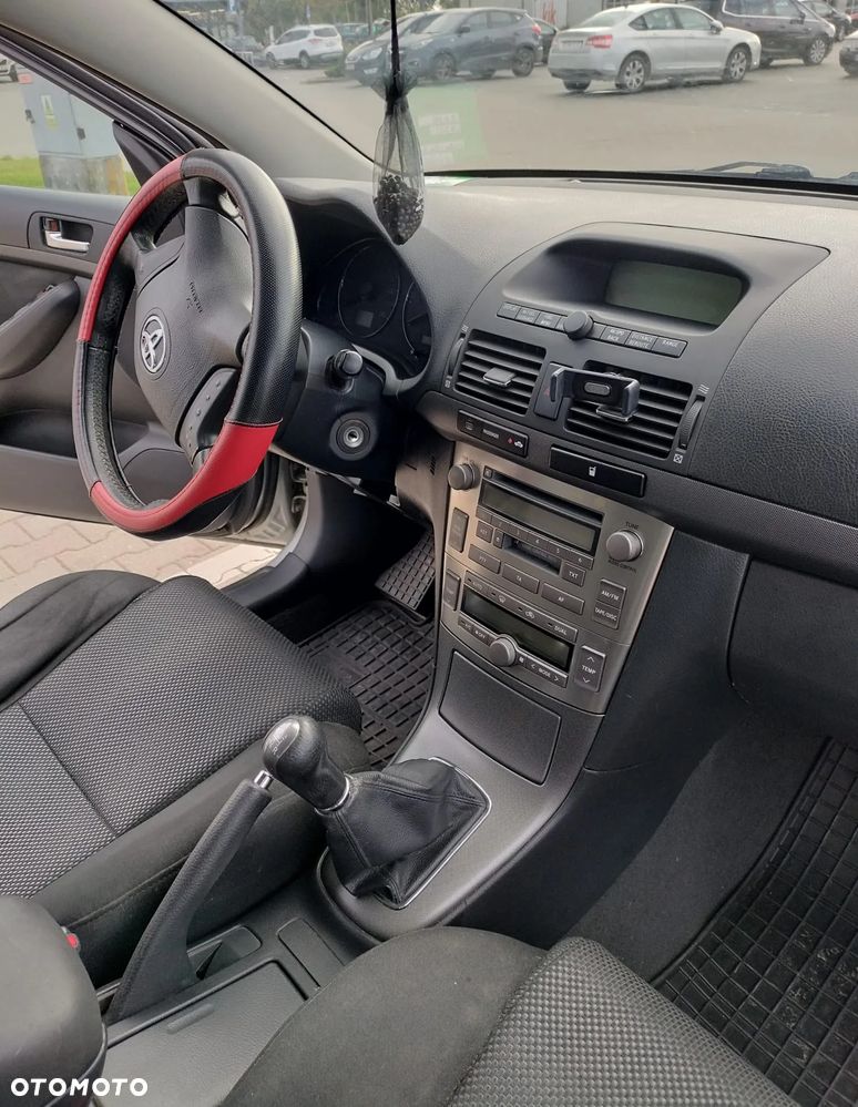 Toyota Avensis - 12