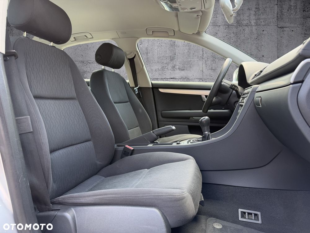 Audi A4 Limousine - 12