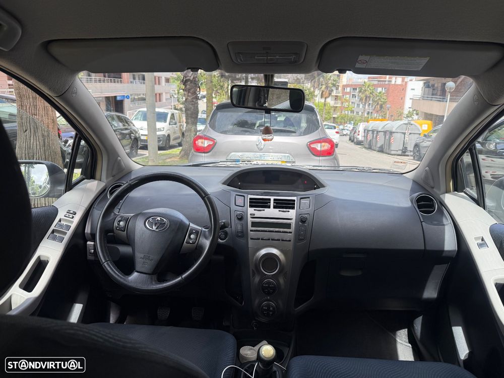 Toyota Yaris 1.0 VVT-i AC Manual+VSC - 6