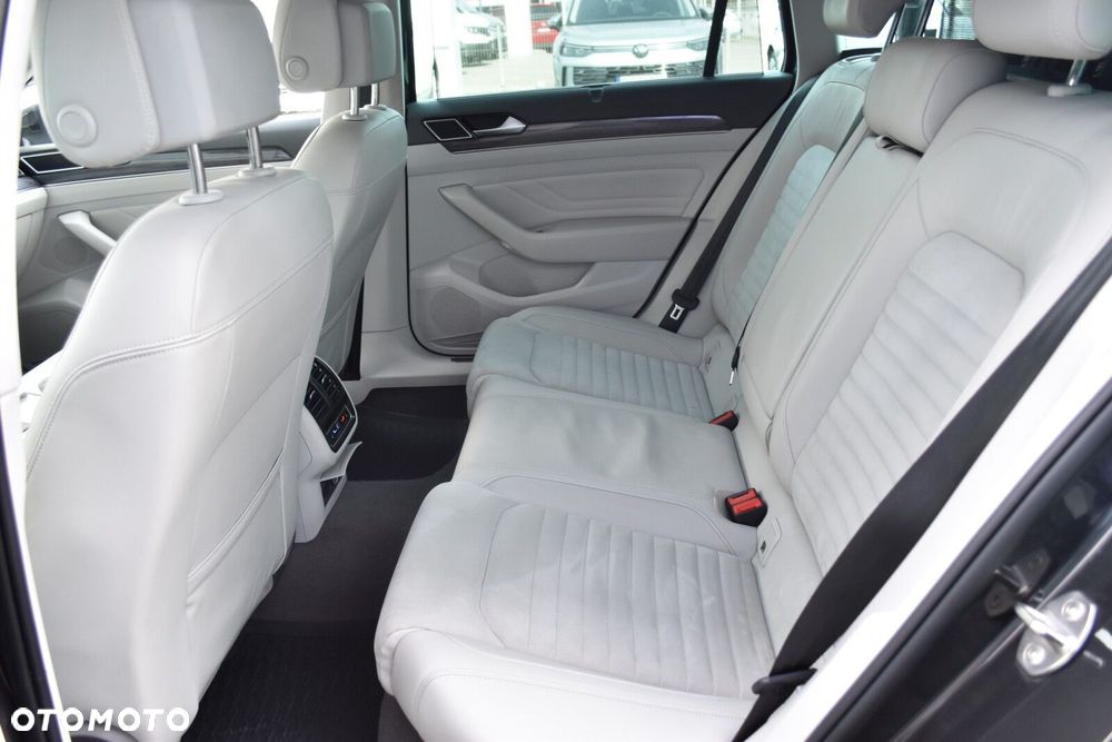 Volkswagen Passat Variant 1.5 TSI EVO Elegance DSG - 31