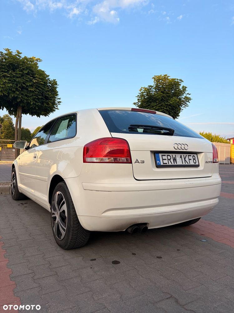 Audi A3 3-drzwiowe 2.0 FSI Ambition - 4