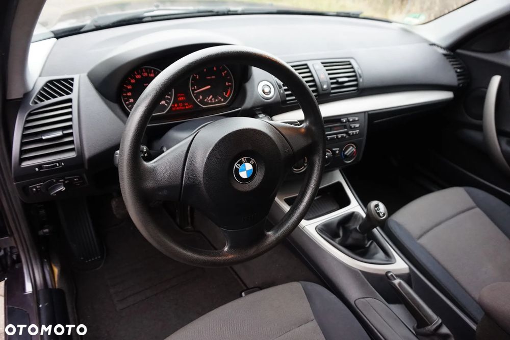 BMW Seria 1 116i - 26