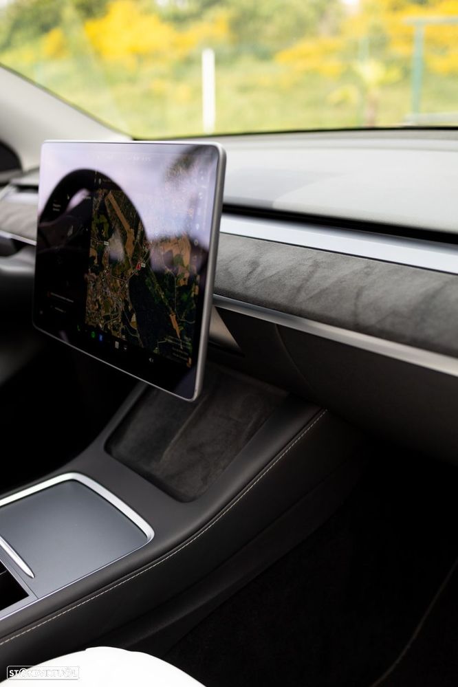 Tesla Model Y Long Range Dual Motor AWD - 40