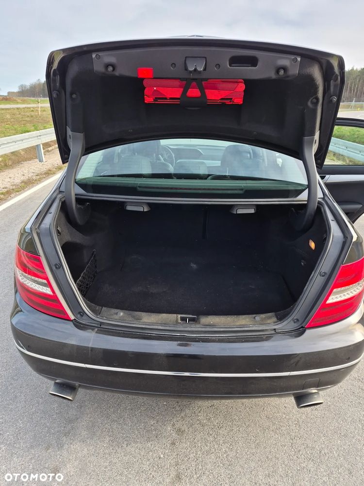 Mercedes-Benz Klasa C 300 CDI DPF 4Matic (BlueEFFICIENCY) 7G-TRONIC Elegance - 16