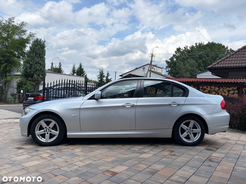 BMW Seria 3 318i - 4