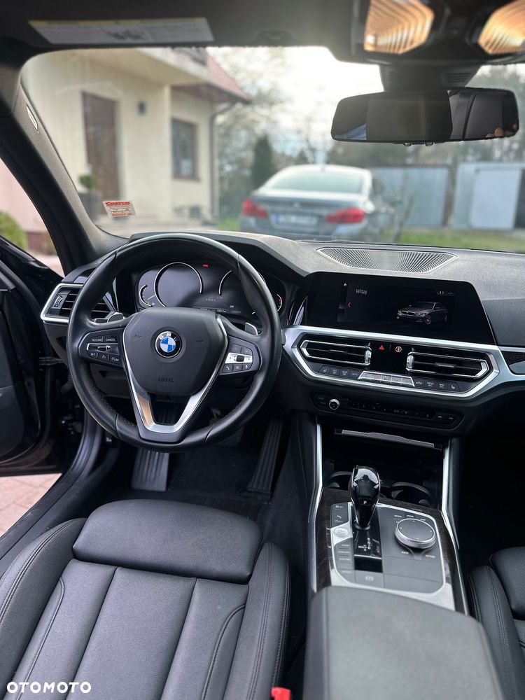 BMW Seria 3 330i - 12