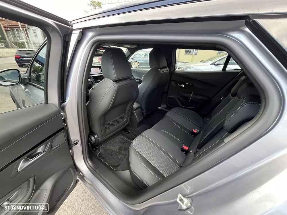 Peugeot e-2008 50 kWh GT - 45