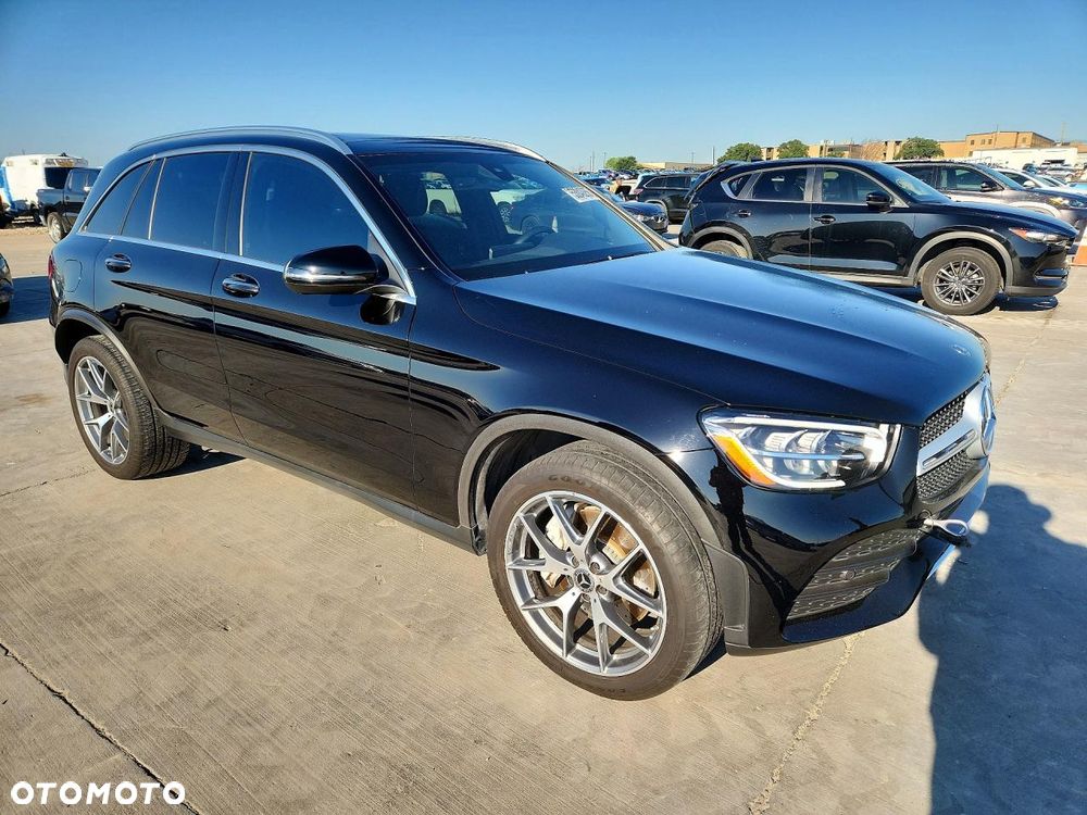 Mercedes-Benz GLC 300 4-Matic - 4