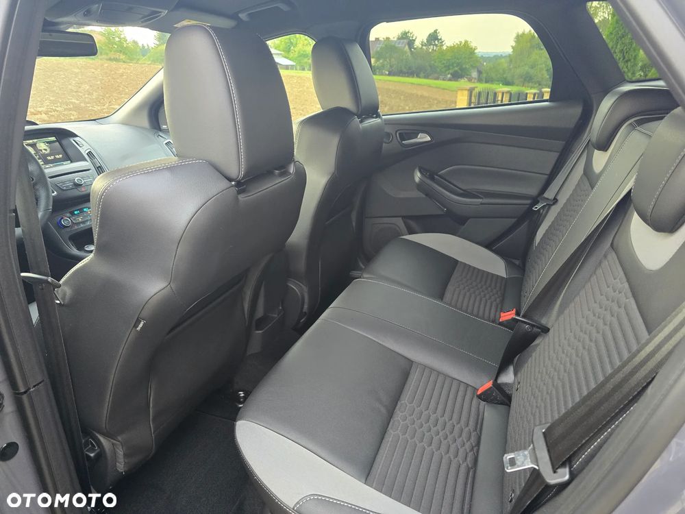 Ford Focus 2.0 EcoBoost ST mit Leder-Sport-Paket - 27
