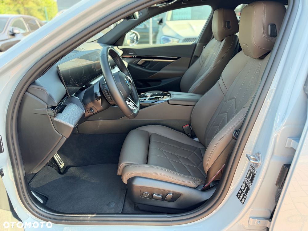 BMW Seria 5 520d xDrive mHEV M Sport - 9