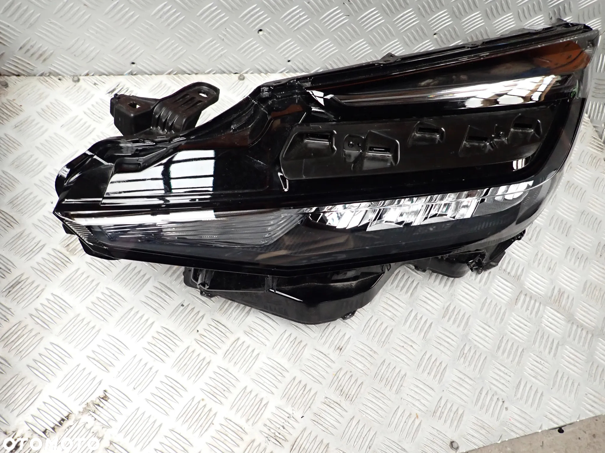 LAMPA LEWY PRZÓD TOYOTA CHR  CHR II  81150-F4220-00  3000 ZŁ - 2