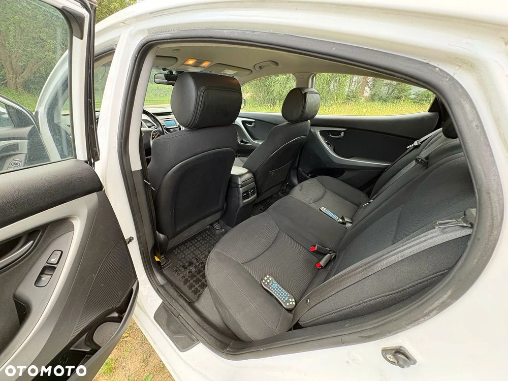 Hyundai Elantra - 10